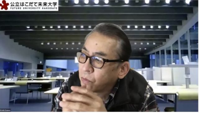 インタビューに答える大沢先生