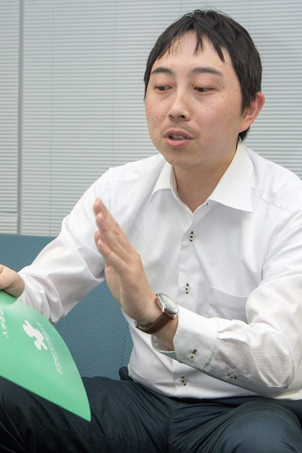 大学事務局の鈴木浩太さんのイメージ