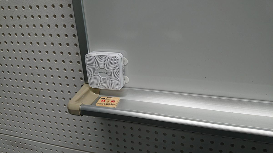 学内に約100個設置されたビーコンの写真