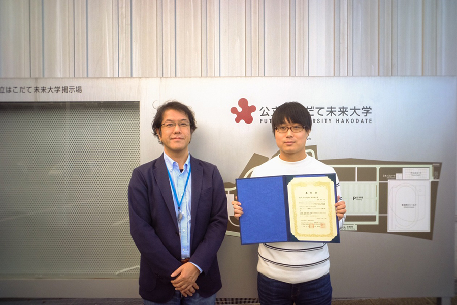 学部4年の髙橋佑太さんと稲村浩先生のイメージ