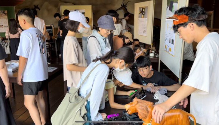 プロジェクト学習「ミライノサファリ」で開発した成果物を富士サファリパークで披露